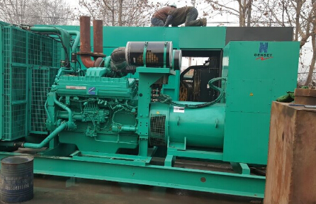 大理发电机组如何判断水冷式机油散热器内部是否需要清洗？